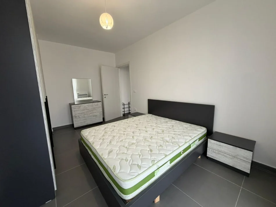Tirane, jepet me qera apartament 2+1 Kati 2, (5 MAJI)