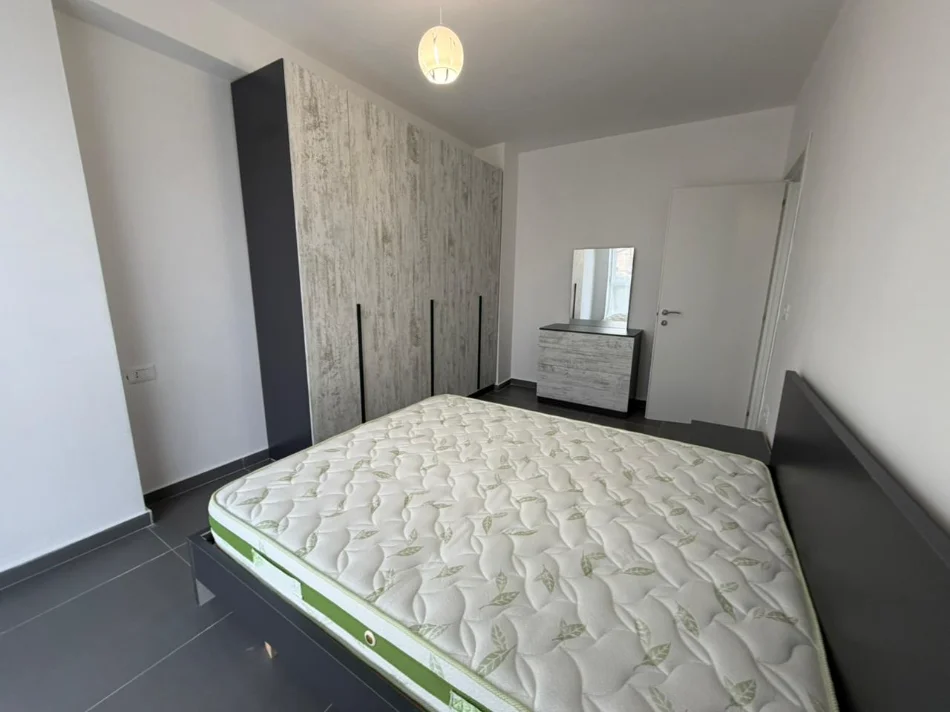 Tirane, jepet me qera apartament 2+1 Kati 2, (5 MAJI)