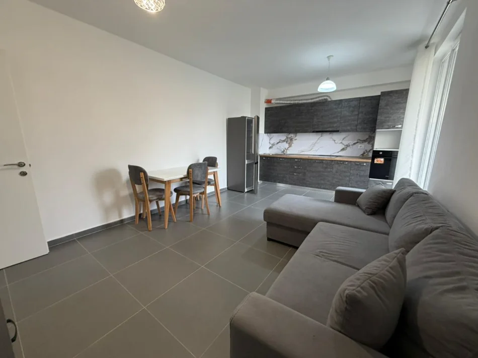 Tirane, jepet me qera apartament 2+1 Kati 2, (5 MAJI)