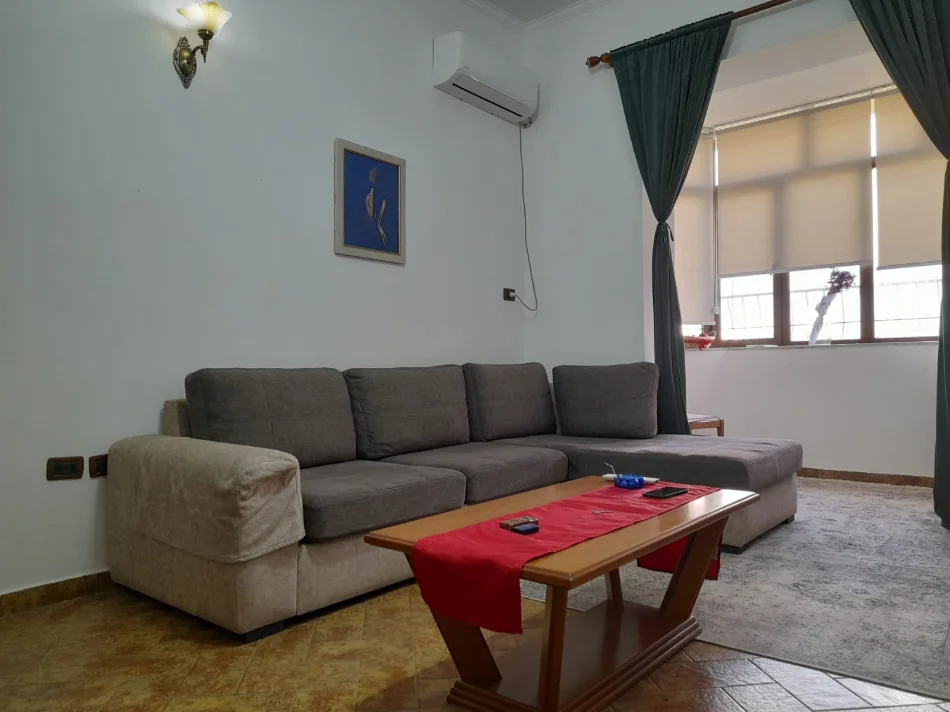 Tirane, jepet me qera apartament 1+1 Kati 5, 85 m² 600 € (BLLOK)