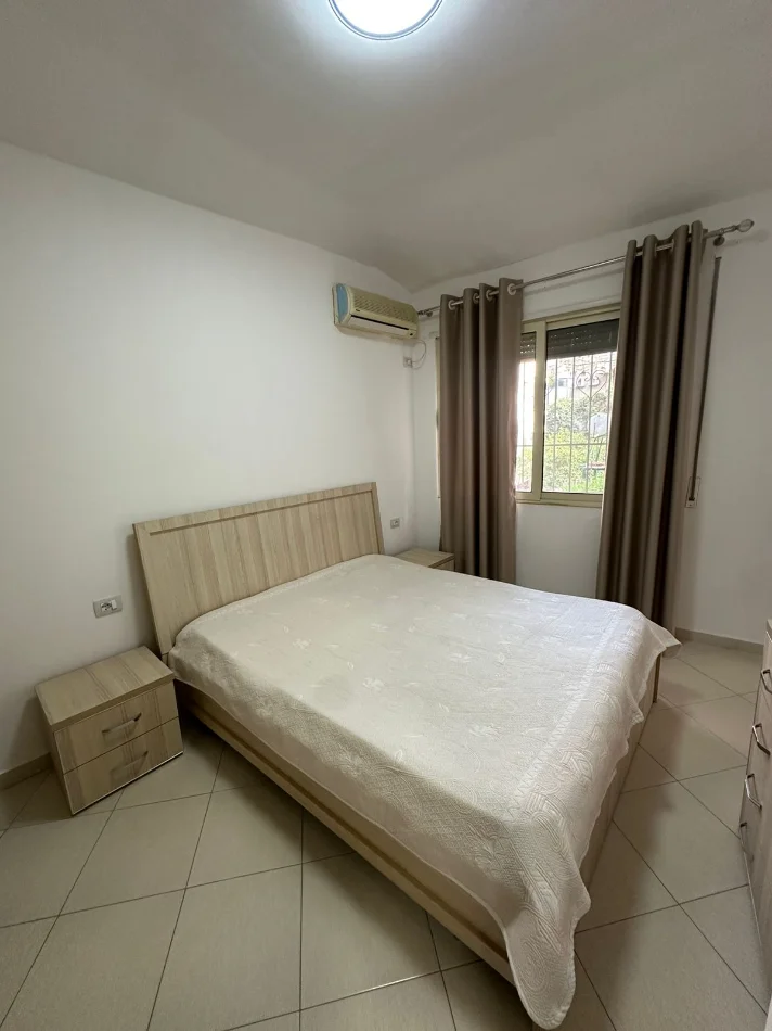 Tirane, jepet me qera apartament 1+1+Ballkon Kati 1, 65 m² 500 € 