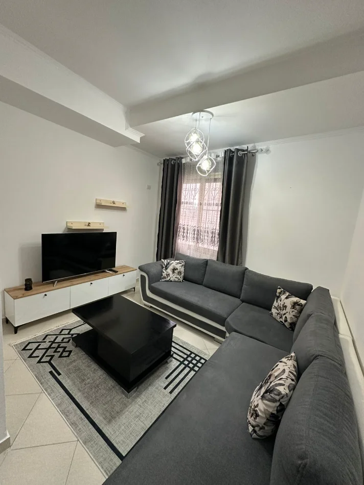 Tirane, jepet me qera apartament 1+1+Ballkon Kati 1, 65 m² 500 € 