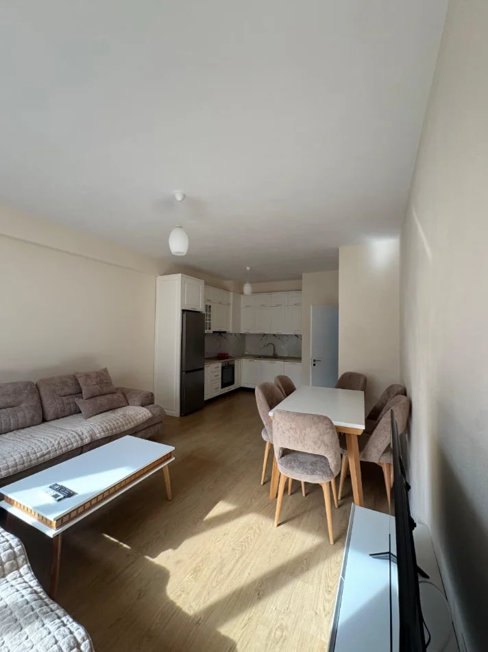 Tirane, jepet me qera apartament 1+1+Ballkon Kati 4, 70 m² 400 € 