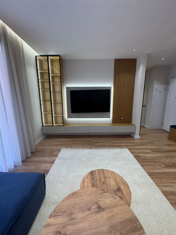 Tirane, jepet me qera apartament 1+1+Aneks+Ballkon Kati 5, 72 m² 1.000 € (Rruga Kavajes)