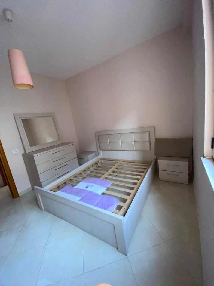Tirane, jepet me qera apartament 2+1+Ballkon Kati 5, 120 m² 500 € 