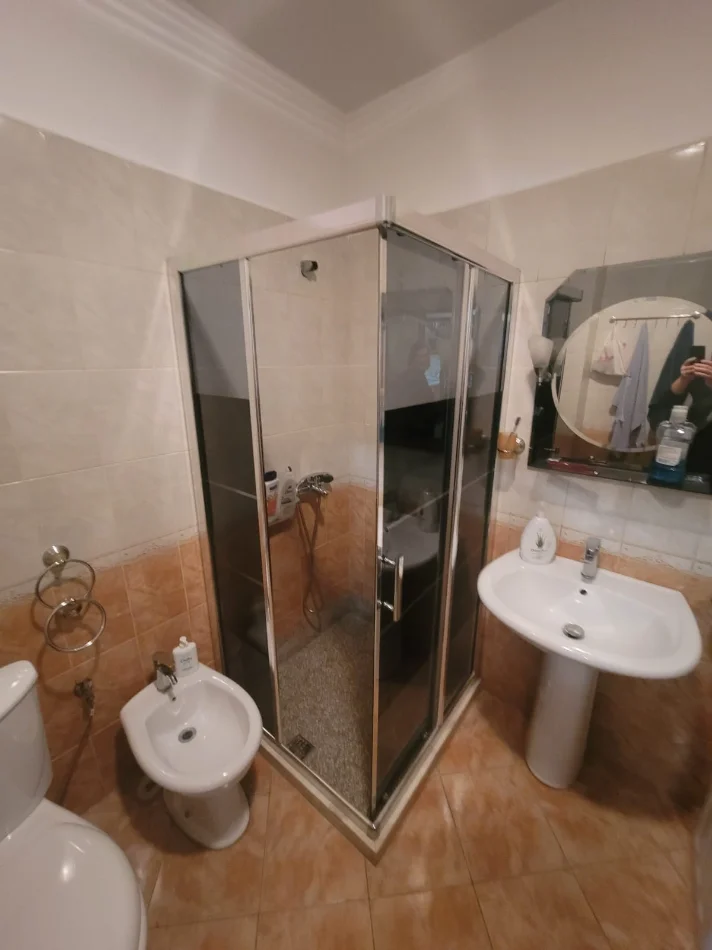 Tirane, jepet me qera apartament 1+1 Kati 3, 65 m² 500 € (Don Bosko)