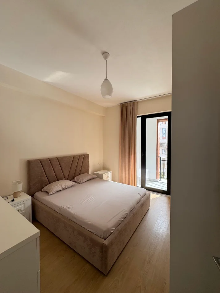 Tirane, jepet me qera apartament 1+1+Ballkon Kati 3, 70 m² 400 € (URBAN GATE)