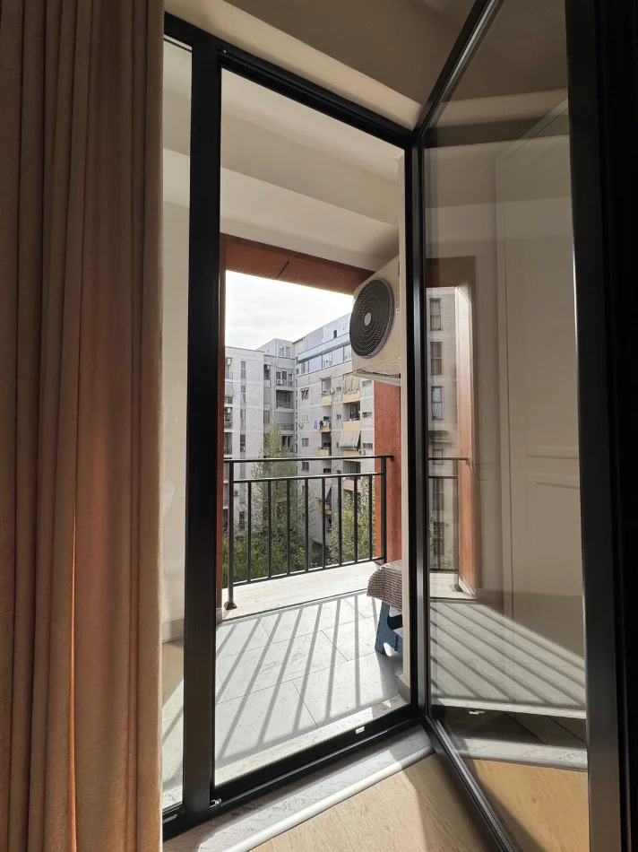 Tirane, jepet me qera apartament 1+1+Ballkon Kati 3, 70 m² 400 € (URBAN GATE)