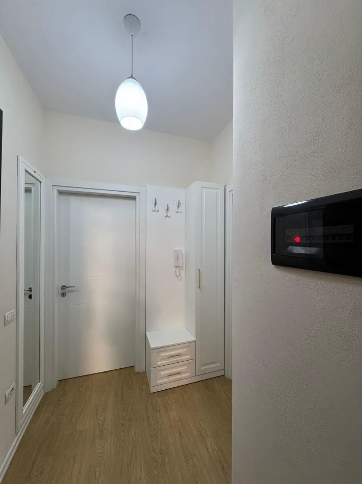 Tirane, jepet me qera apartament 1+1+Ballkon Kati 3, 70 m² 400 € (URBAN GATE)