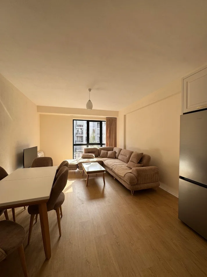 Tirane, jepet me qera apartament 1+1+Ballkon Kati 3, 70 m² 400 € (URBAN GATE)
