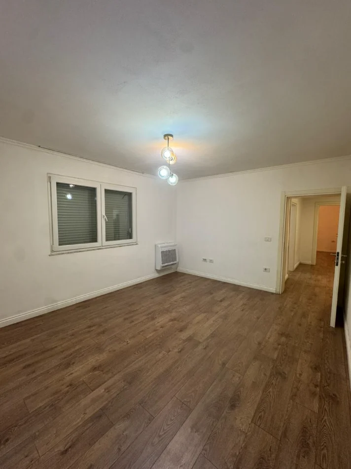 Tirane, jepet me qera apartament 3+1+Ballkon Kati 3, 100 m² 800 € (Rruga mine Peza)
