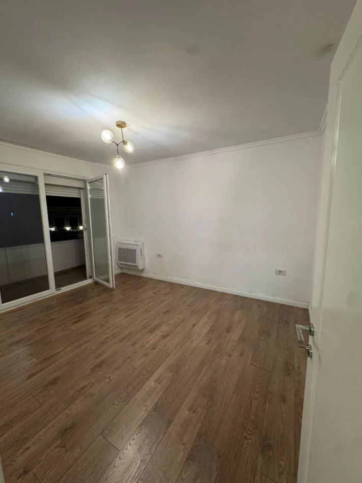 Tirane, jepet me qera apartament 3+1+Ballkon Kati 3, 100 m² 800 € (Rruga mine Peza)