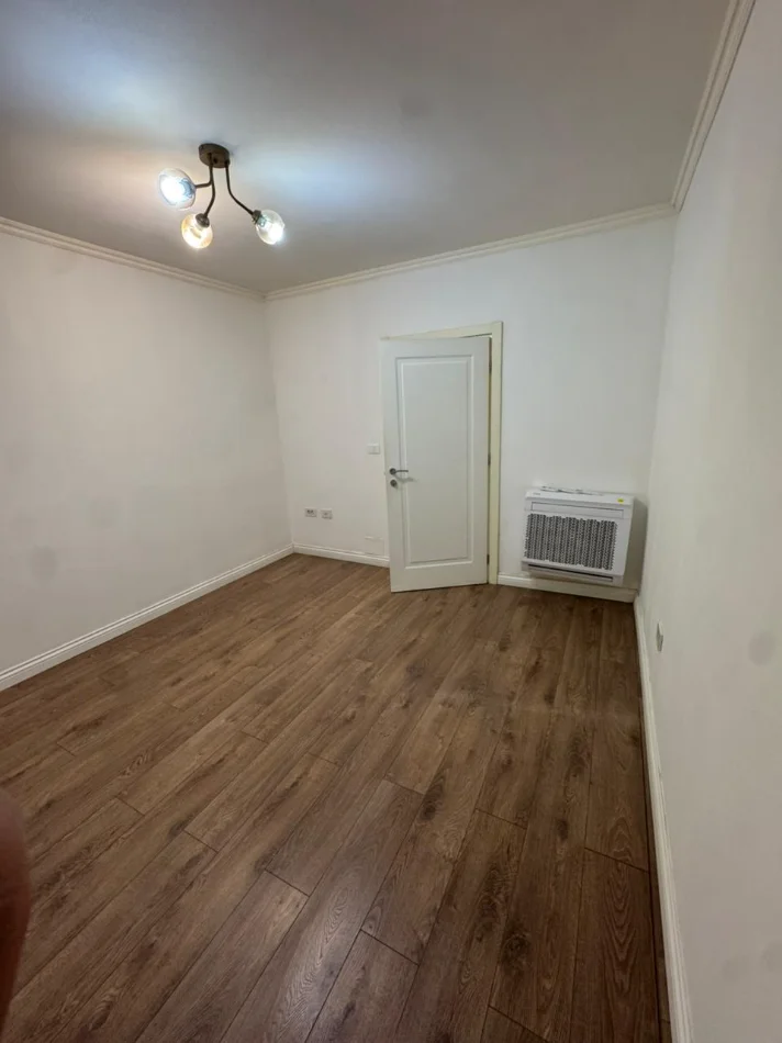 Tirane, jepet me qera apartament 3+1+Ballkon Kati 3, 100 m² 800 € (Rruga mine Peza)