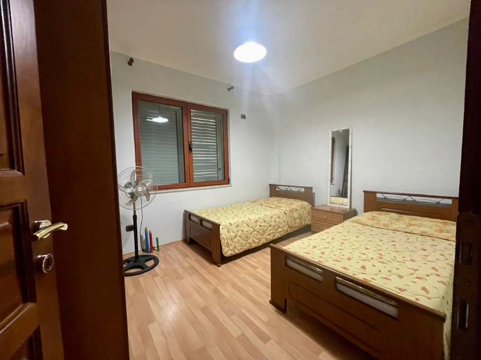 Tirane, jepet me qera apartament 1+1+Aneks+Ballkon Kati 4, 65 m² 450 € (Rruga Hodo Beg)