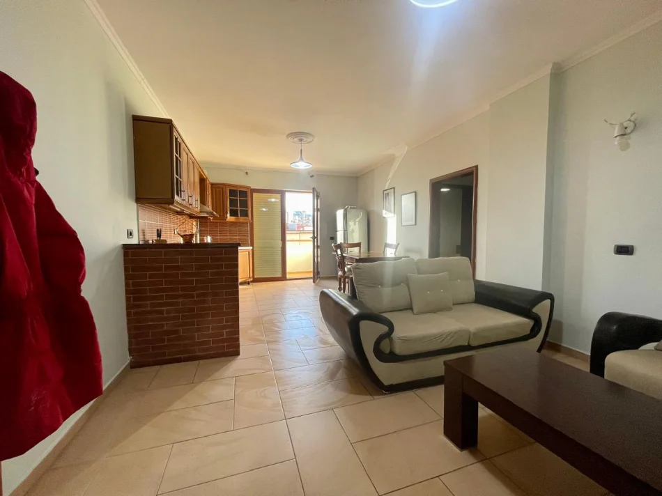 Tirane, jepet me qera apartament 1+1+Aneks+Ballkon Kati 4, 65 m² 450 € (Rruga Hodo Beg)