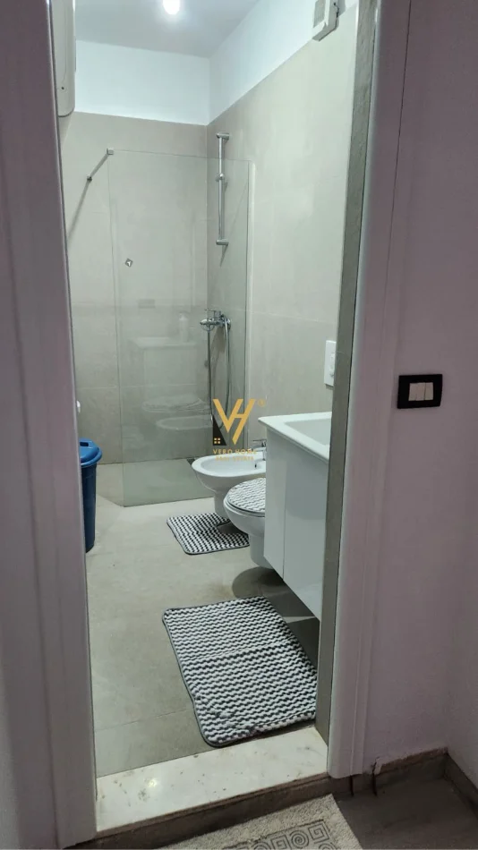 Tirane, jepet me qera apartament 1+1+Ballkon Kati 1, 90 m² 500 € (MATERNITETI I RI)