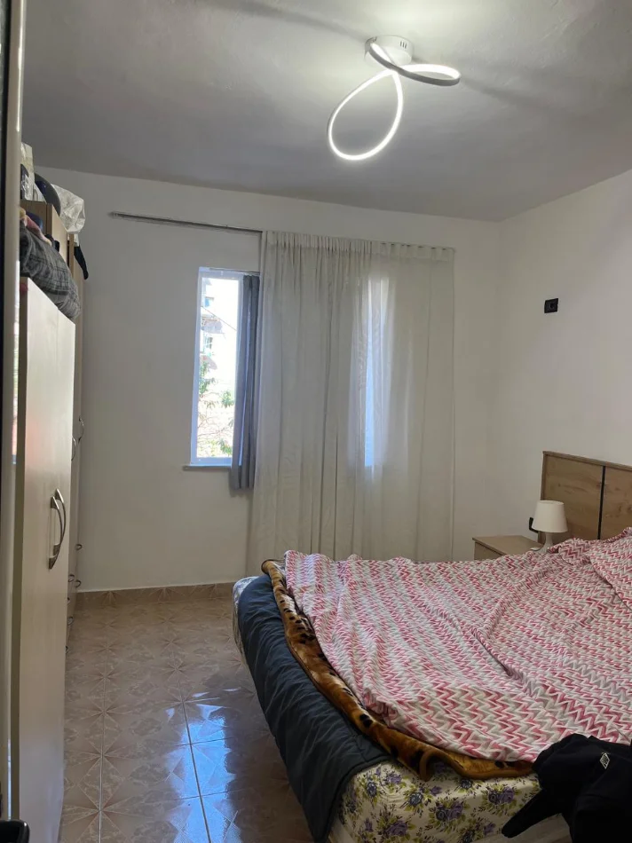 Tirane, jepet me qera apartament 1+1+Aneks Kati 3, 52 m² 260 € (Rruga Bajo Topulli)
