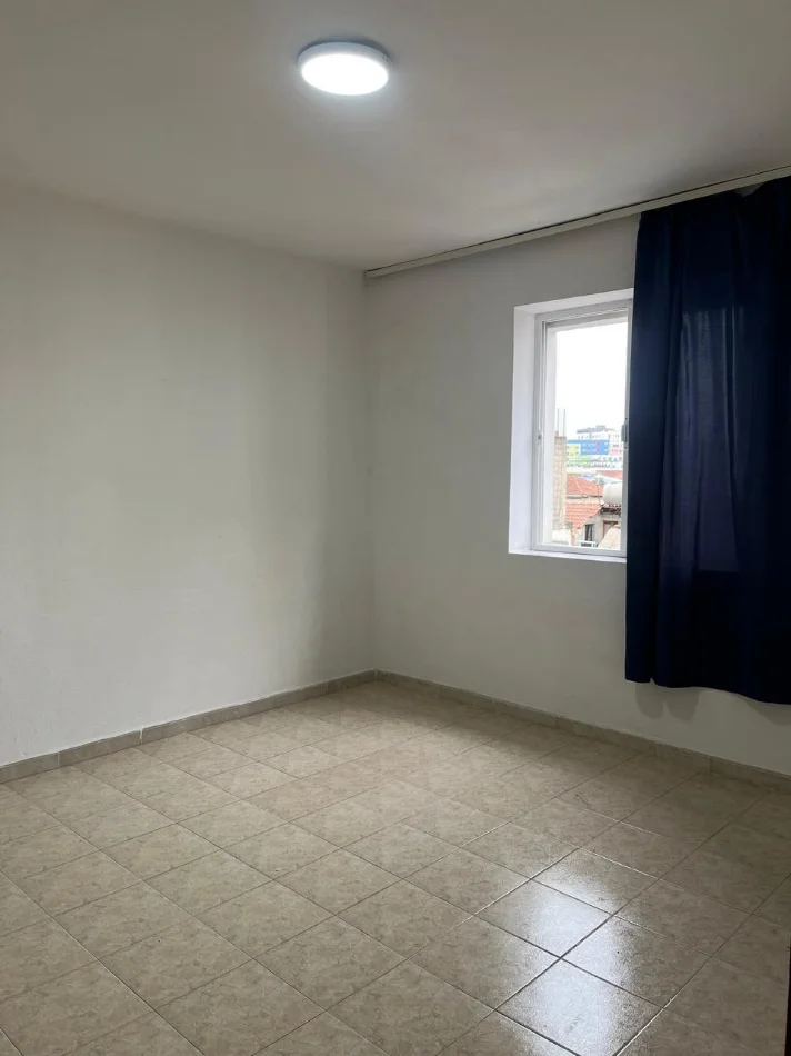 Tirane, jepet me qera apartament 1+1+Aneks Kati 3, 52 m² 260 € (Rruga Bajo Topulli)
