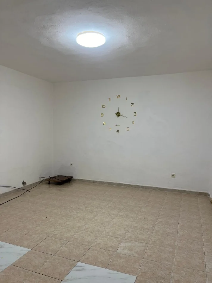 Tirane, jepet me qera apartament 1+1+Aneks Kati 3, 52 m² 260 € (Rruga Bajo Topulli)