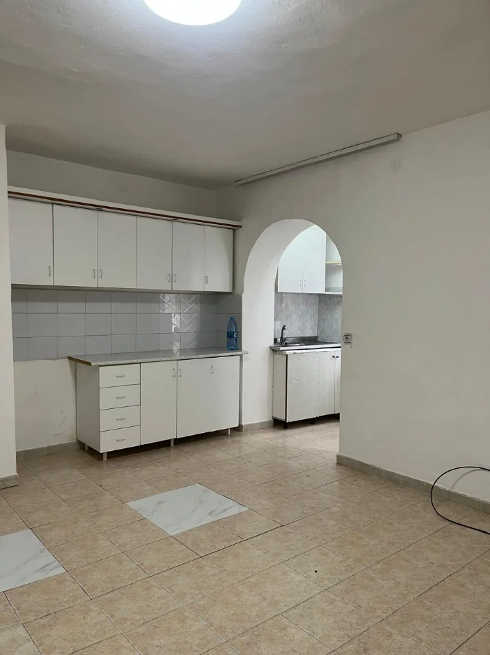 Tirane, jepet me qera apartament 1+1+Aneks Kati 3, 52 m² 260 € (Rruga Bajo Topulli)