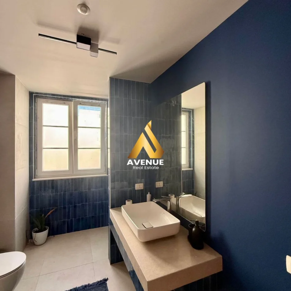 Tirane, jepet me qera 2+1 Kati 2, 180 m² 1.100 € (porta e gjelber)