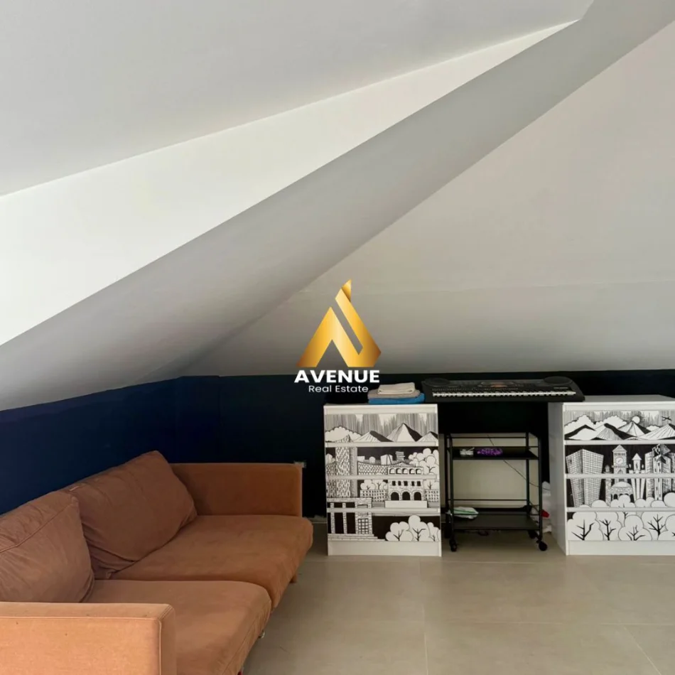 Tirane, jepet me qera 2+1 Kati 2, 180 m² 1.100 € (porta e gjelber)