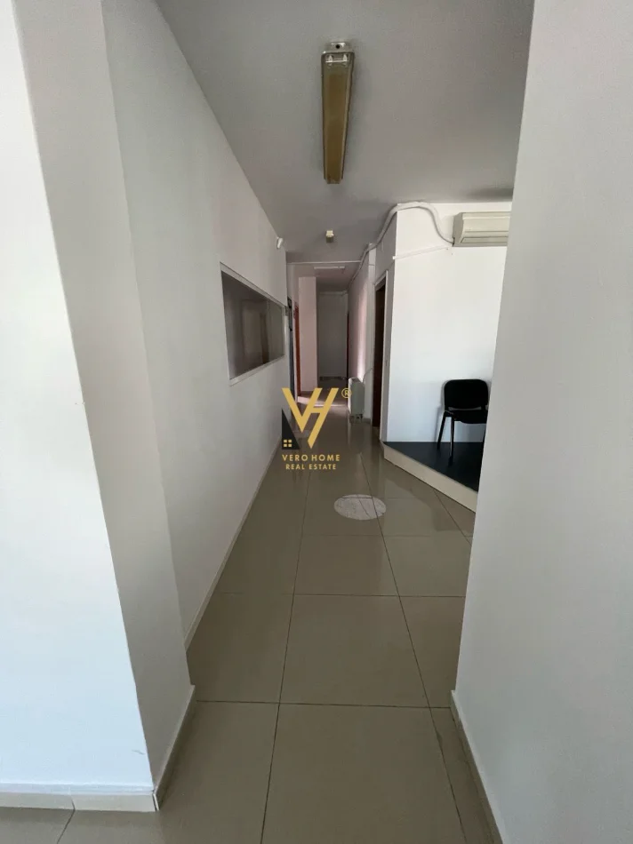 Tirane, jepet me qera zyre Kati 5, 300 m² 2.800 € (KOMPLEKSI HALILI, SELVIA)