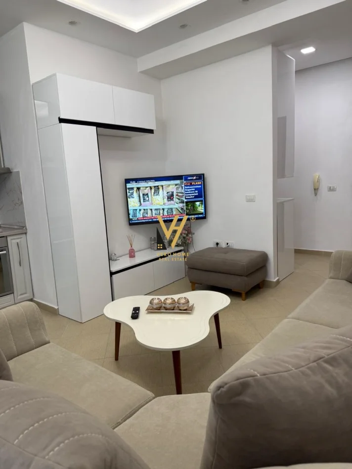 Tirane, jepet me qera apartament 1+1+Ballkon Kati 7, 72 m² 700 € (KOMUNA E PARISIT)
