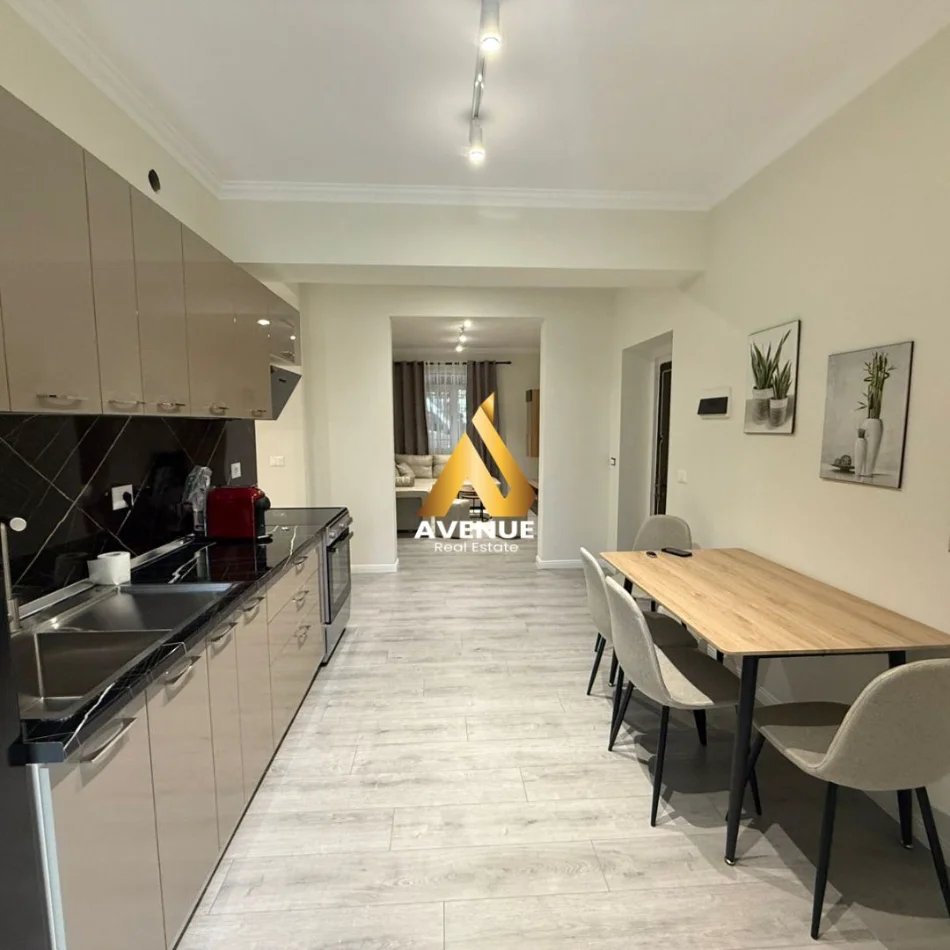 Tirane, jepet me qera apartament 2+1 Kati 0, 80 m² 850 € (rruga vaso pasha)