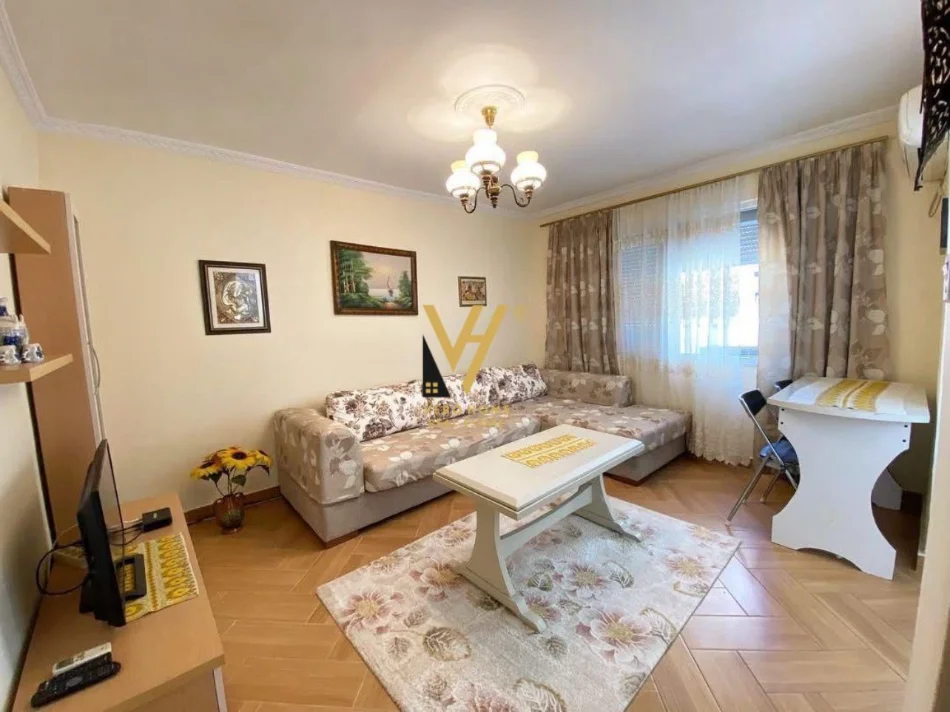 Tirane, jepet me qera apartament 1+1+Ballkon Kati 4, 55 m² 530 € (MINE PEZA)