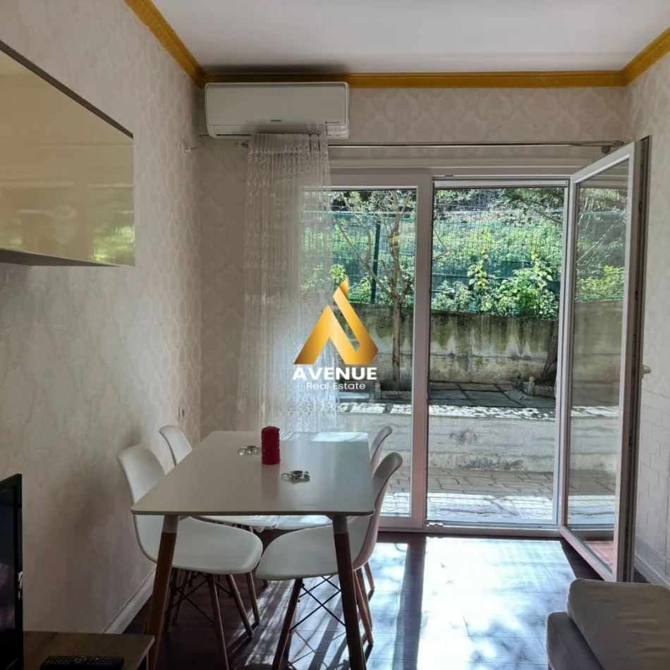 Tirane, jepet me qera apartament 2+1 Kati 0, 100 m² 800 € (Rruga Hamdi Sina)