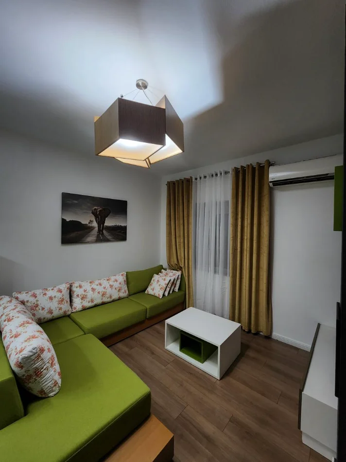 Tirane, jepet me qera apartament 1+1 Kati 8, (Paskuqan) 40.000 Leke/Muaj