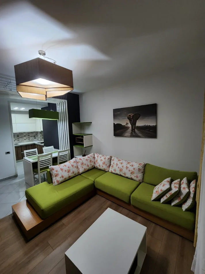 Tirane, jepet me qera apartament 1+1 Kati 8, (Paskuqan) 40.000 Leke/Muaj