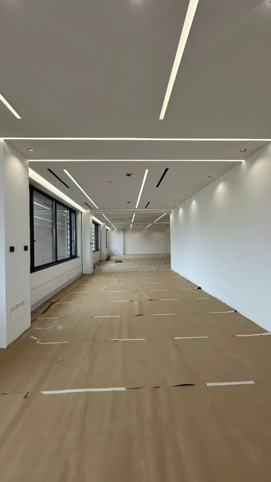 Tirane, jepet me qera zyre Kati 8, 576 m² 10.000 € (Kompleksi Delijorgji)