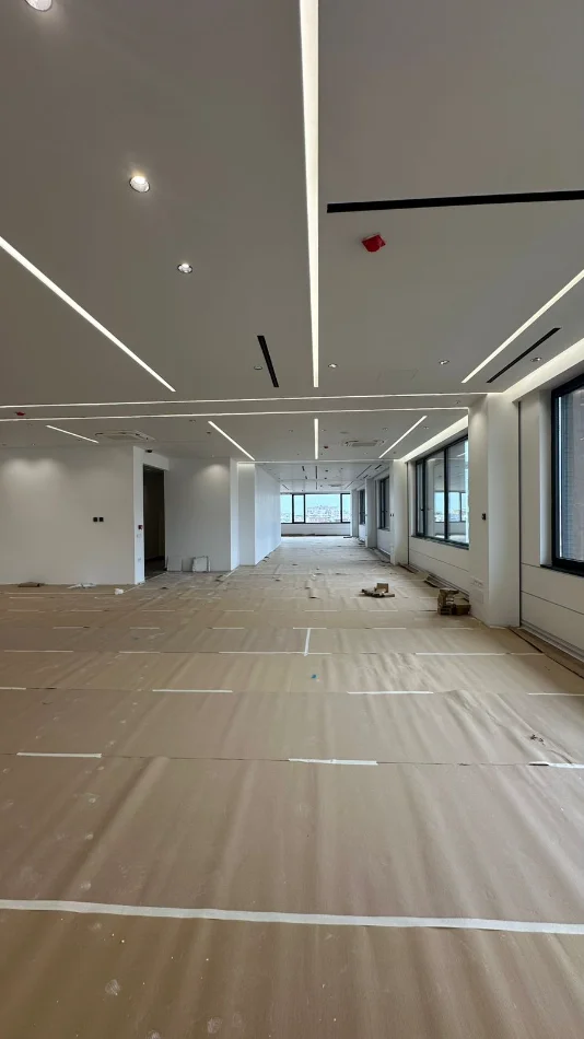 Tirane, jepet me qera zyre Kati 8, 576 m² 10.000 € (Kompleksi Delijorgji)