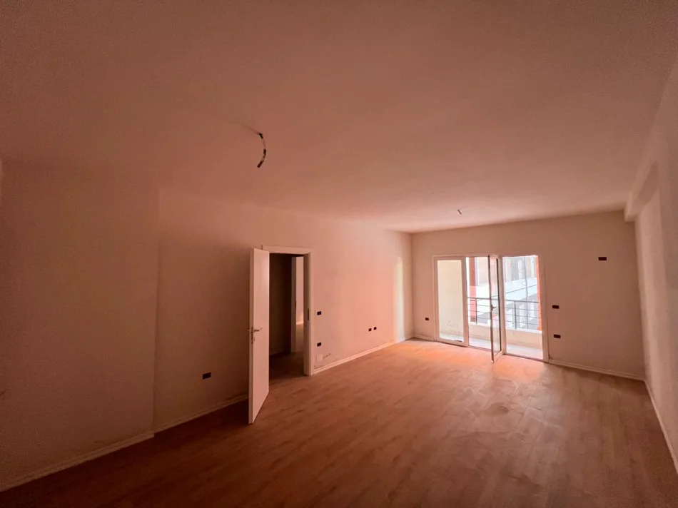 Tirane, shitet apartament 1+1+Ballkon Kati 2, 70 m² 110.000 €