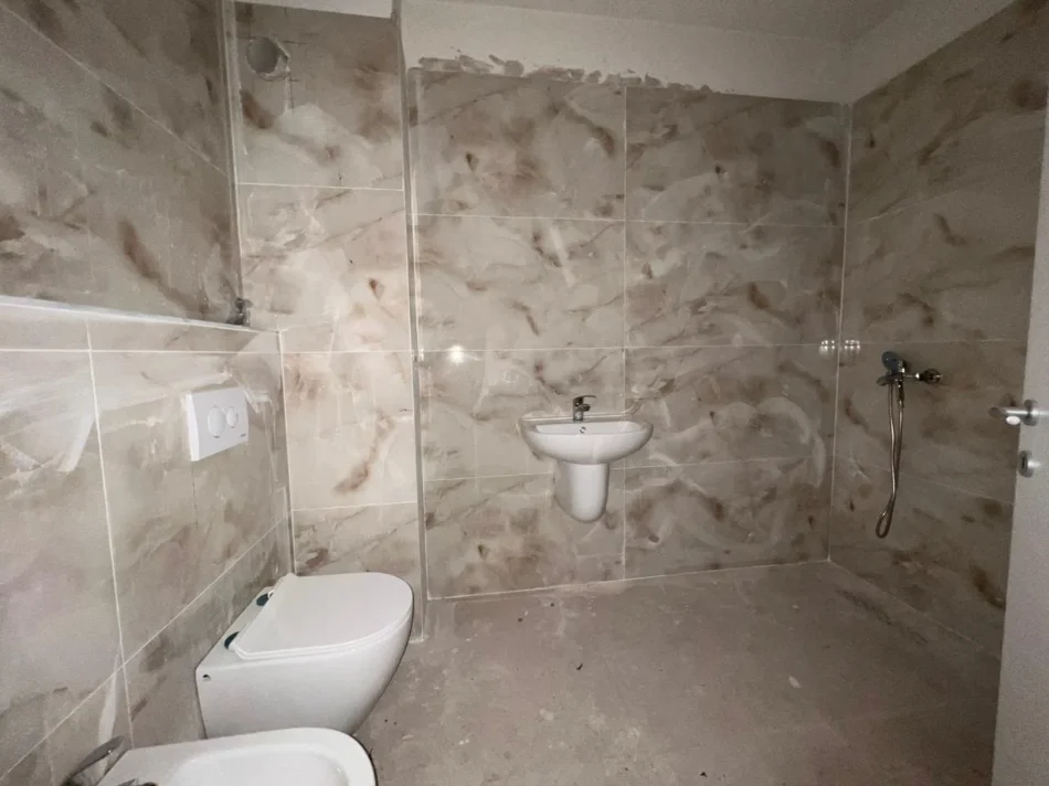 Tirane, shitet apartament 1+1+Ballkon Kati 2, 72 m² 111.000 €