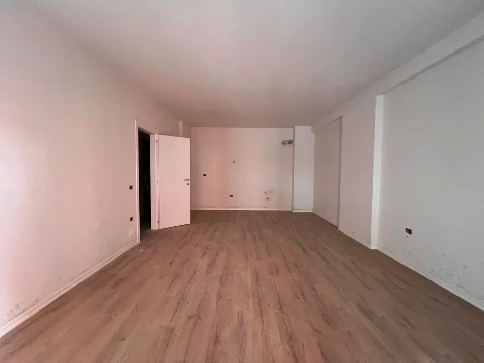 Tirane, shitet apartament 1+1+Ballkon Kati 2, 72 m² 111.000 €