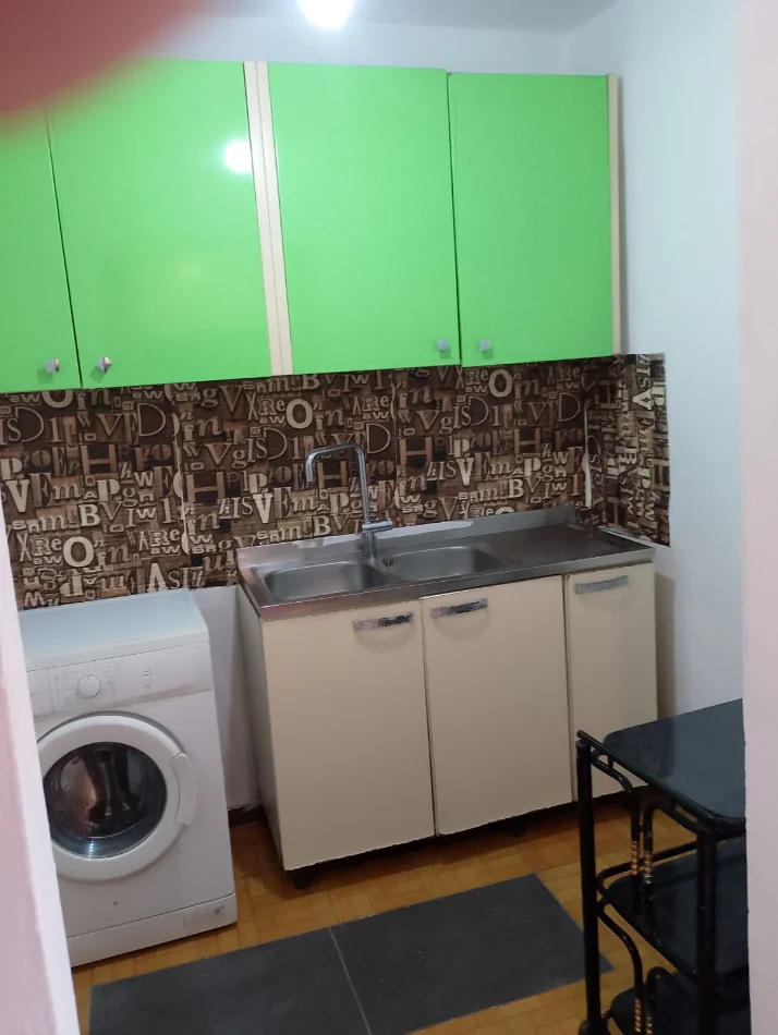 Tirane, jepet me qera shtepi 1+1 Kati 1, 70 m² 350 € 
