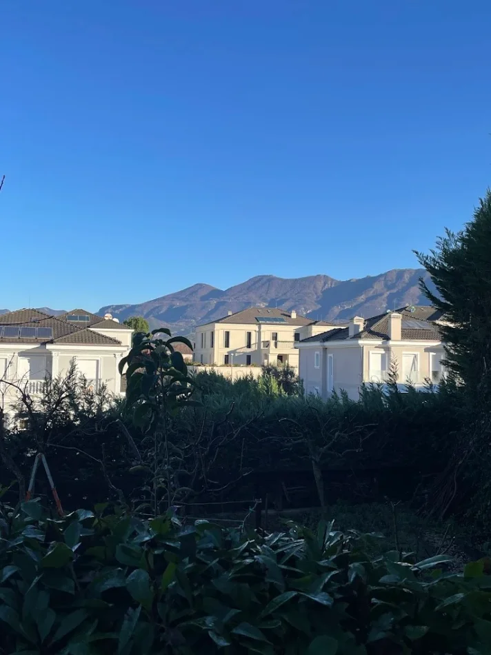 Tirane, shitet Vile 3 Katshe , 1.003 m² 