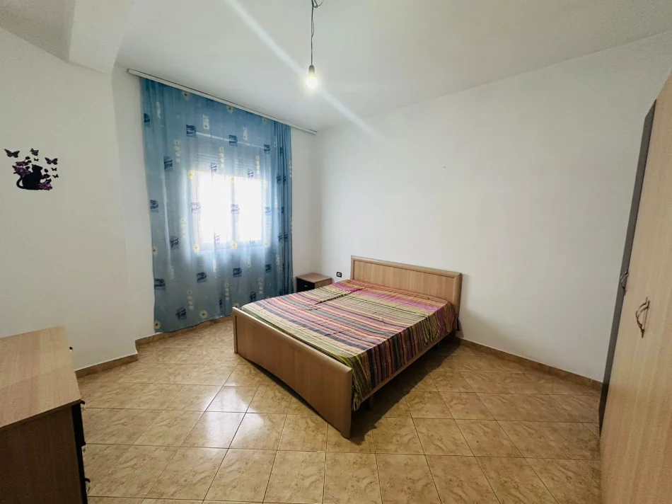 Tirane, jepet me qera apartament 1+1+Ballkon Kati 2, 68 m² 350 € 