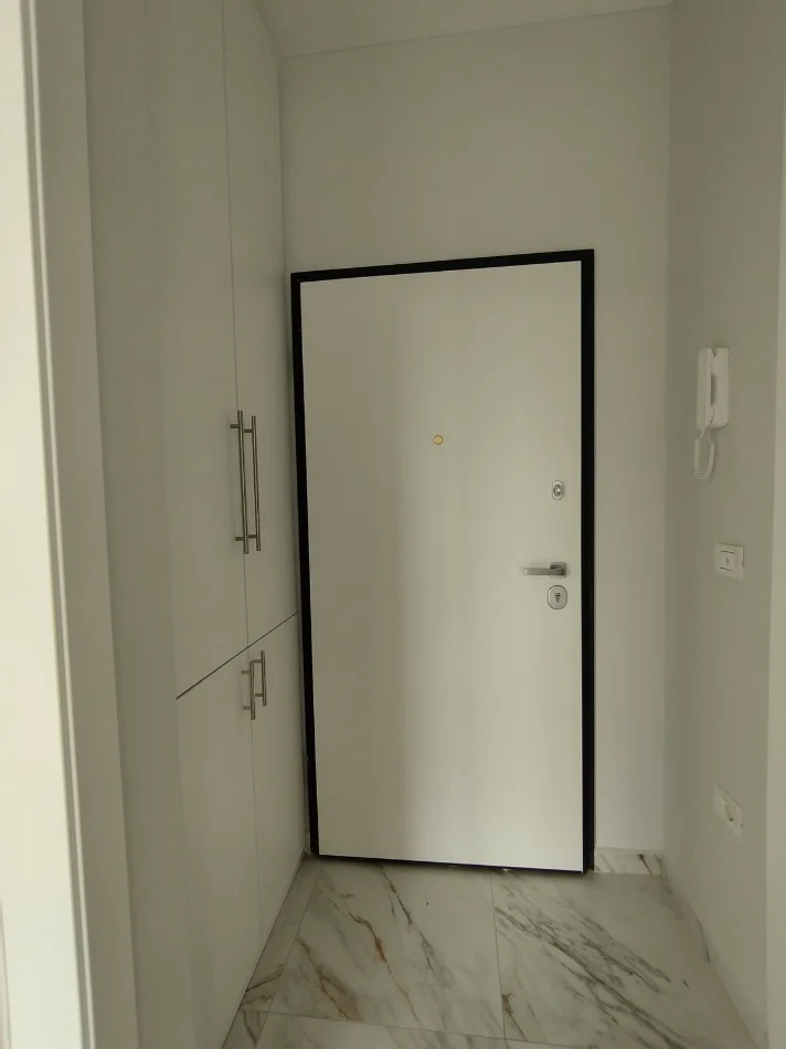 Tirane, jepet me qera apartament 1+1+Ballkon Kati 3, 75 m² 400 €