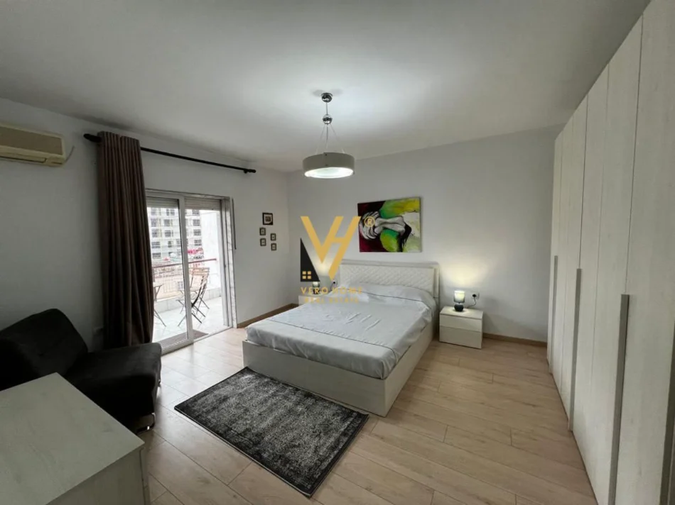 Tirane, jepet me qera apartament 2+1+Ballkon Kati 4, 110 m² 870 € (KOMUNA E PARISIT)