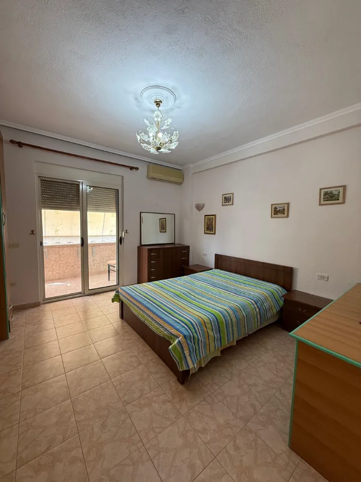 Shitet apartament 2+1+Ballkon, Kati 3, 133 m² me cmim 265.000 €  ne Selite