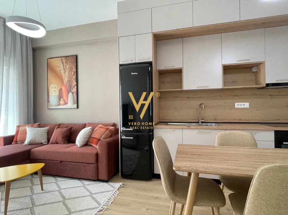 Tirane, jepet me qera apartament 1+1+Ballkon Kati 8, 50 m² 470 € (ALI DEMI)