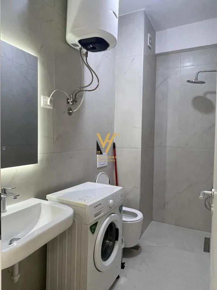 Tirane, jepet me qera apartament 1+1+Ballkon Kati 8, 50 m² 470 € (ALI DEMI)