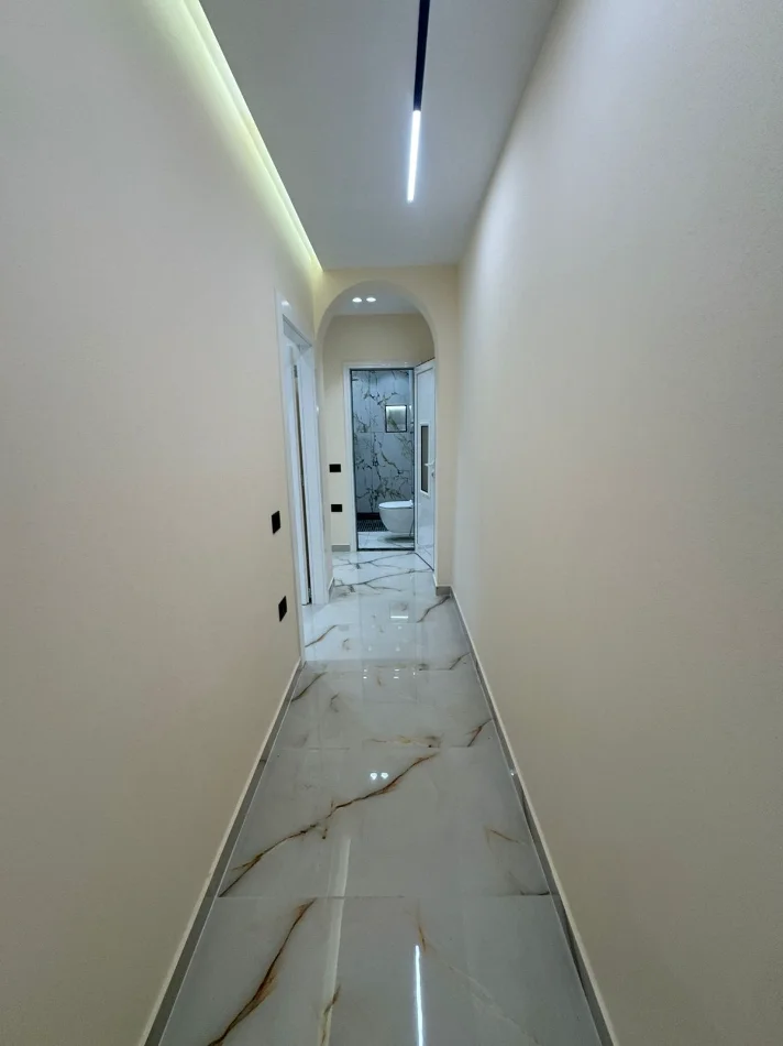 Tirane, jepet me qera ambjent biznesi Kati 1, 80 m² 1.000 € (Rruga: Sotir Kolea,perballe Universitetit Metropolitan Tirana)