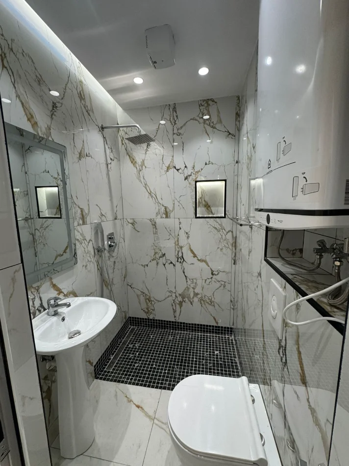 Tirane, jepet me qera ambjent biznesi Kati 1, 80 m² 1.000 € (Rruga: Sotir Kolea,perballe Universitetit Metropolitan Tirana)