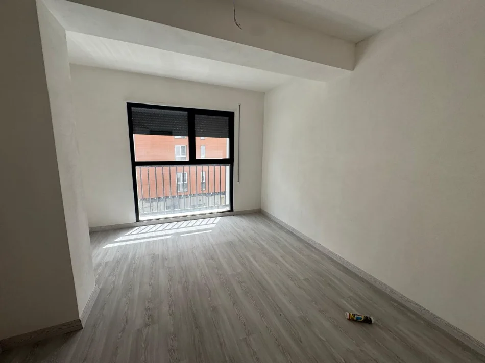 Tirane, jepet me qera apartament 2+1 Kati 2, 550 € (jordan misja)