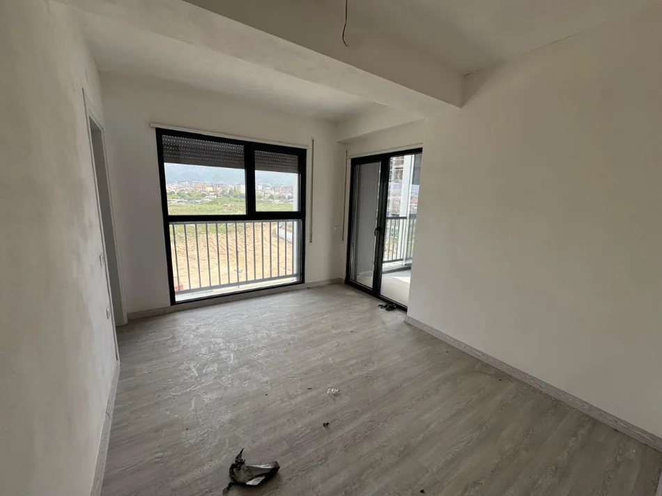 Tirane, jepet me qera apartament 2+1 Kati 2, 550 € (jordan misja)